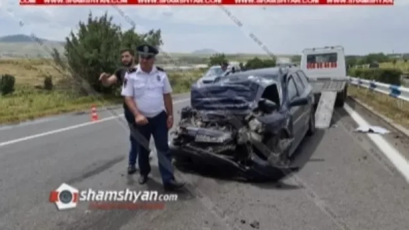 Երևան-Սևան ավտոճանապարհին բախվել են Opel և BMW X5 մակնիշի ավտոմեքենաները