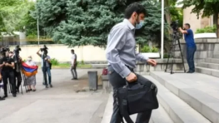 Գրիգորյանի մասնակցության հարցը պետք է ավելի վաղ բարձրացվեր, այլ ոչ թե հիմա. Թովմասյանը թույլ տվեց Գրիգորյանին մասնակցել նիստին