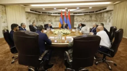 Փաշինյանը հանդիպել է արտախորհրդարանական շուրջ մեկ տասնյակ քաղաքական ուժերի ղեկավարներին