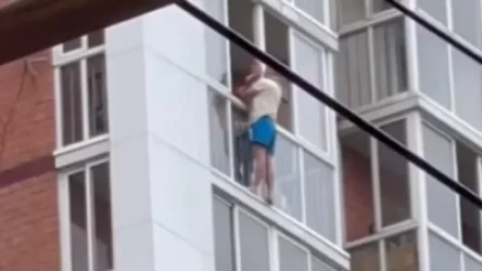 ՏԵՍԱՆՅՈՒԹ․ Իրկուտսկում տղամարդը 3-ամյա երեխան գրկին՝ սպառնում է ցած նետվել