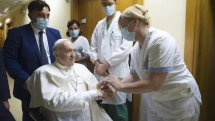 Հռոմի պապ Ֆրանցիսկոսը հիվանդանոցում շարունակում է վերականգնողական բուժումները