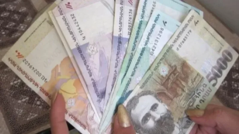 Ադրբեջանցիները հայկական դրամ են վաճառում․ «Հրապարակ»