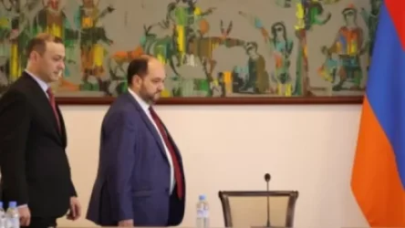 Արայիկ Հարությունյանը ԱԳՆ աշխատակազմին է ներկայացրել նախարարի նորանշանակ առաջին տեղակալ Արմեն Գրիգորյանին