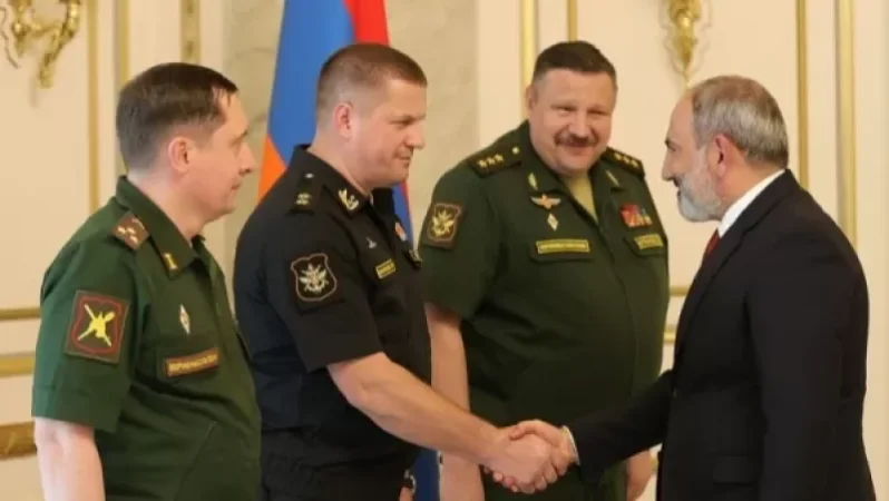 Pashinyan Meets with Deputy Chief of General Staff of the Russian Armed Forces: Discusses Situation at Armenian-Azerbaijani Border