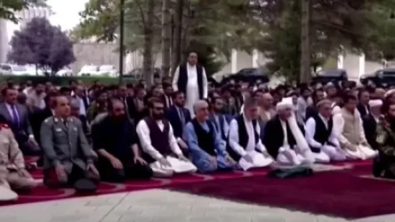 ՏԵՍԱՆՅՈՒԹ․ Աֆղանստանում նախագահական պալատի վրա հթիռային հարձակման պահին մուսուլմանները չեն դադարեցնում նամազը