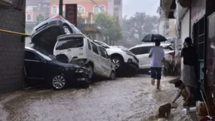 ՏԵՍԱՆՅՈՒԹ․ Ջրհեղեղ Չինաստանում․ ջուրը լցվել է ընթացող մետրո, որի հետևանքով, նախնական տվյալներով,12 մարդ է մահացել