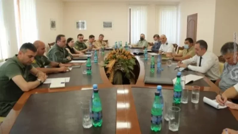 ՊՆ-ում ռազմական կցորդների հետ քննարկվել է Երասխում ստեղծված իրավիճակը