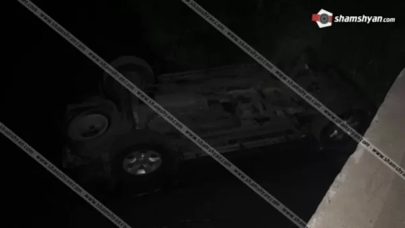 Toyota-ն Լանջազատ գյուղի հանգստյան տան մոտ կամրջից ընկել և գլխիվայր հայտնվել է «Ազատ» գետում