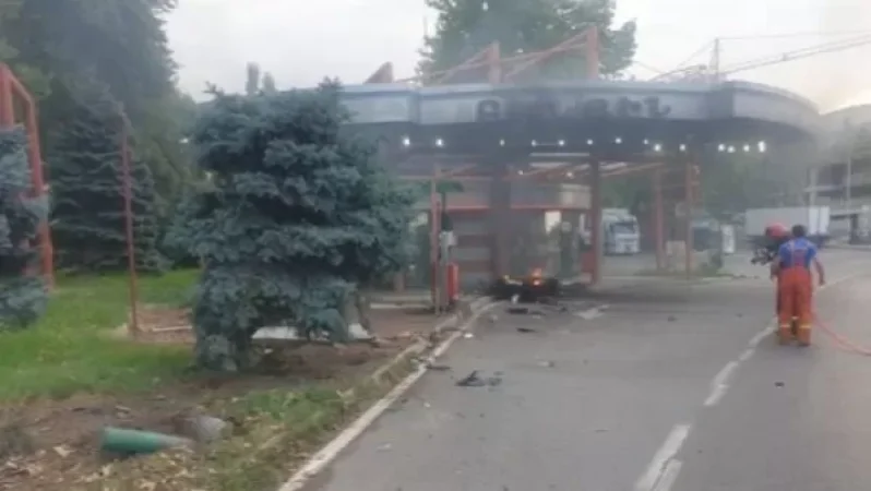 «BMW»–ն բախվել է բենզալցակայանի արգելապատնեշին. բենզալցակայանում հրդեհ է բռնկվել. ԱԻՆ