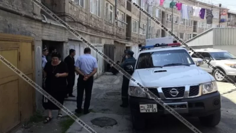 Գյումրիում հայտնաբերված մոր և որդու դիերը նեխած են եղել. մանրամասներ