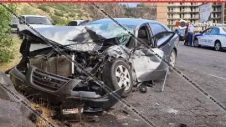 Խոշոր ավտովթար Արզնի ձորում. մինչ ոստիկանների ժամանումը, Hyundai-ի վրայից համարանիշները տարել էին