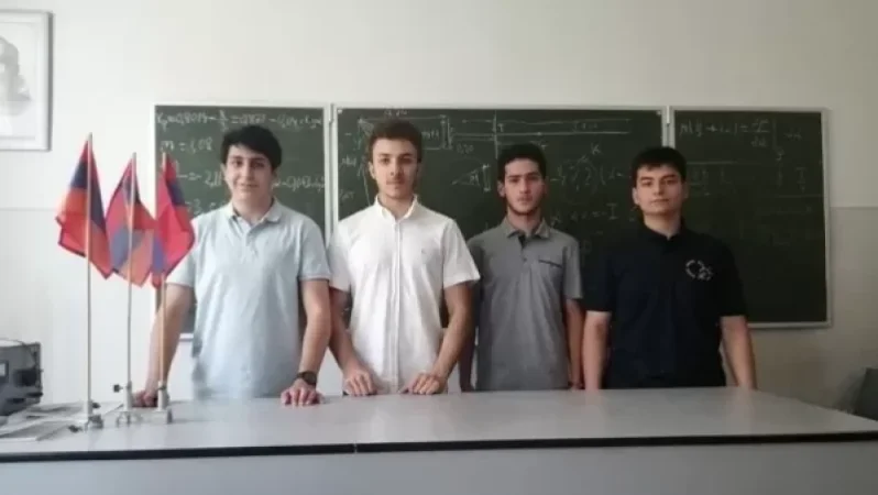 4 ուսանող - 4 մեդալ ՝ ոսկի, արծաթ, երկու բրոնզ