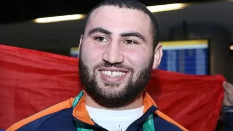 Ձախողել ենք, որովհետև Սիմոնը պետք է պատրաստվեր օլիմպիական խաղերին, ոչ թե Քարվաճառում խաչքարեր փրկեր ու վնասվածքներ ստանար. օգտատեր