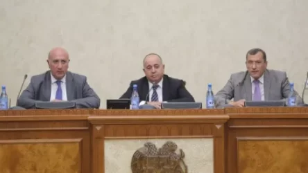 Արշակ Կարապետյանը ՊՆ, ԶՈՒ և ԶՈՒ ԳՇ ղեկավար կազմին է ներկայացրել նորանշանակ տեղակալին