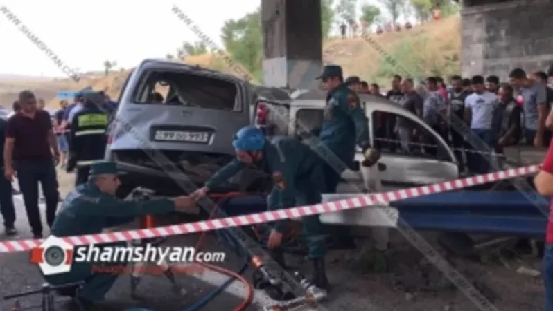 Ողբերգական ավտովթար. Opel-ը բախվել է կամրջի բետոնե սյանը. հայրը, մայրն ու երեխան մահացել են