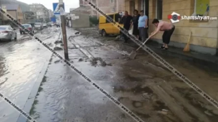 Վանաձորում անձրևաջրերը ողողել են բազմաթիվ շենքերի, առաձնատների նկուղներ, ճանապարհները լցվել են քարերով