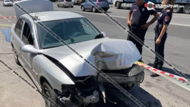 Երևանի Թբիլիսյան խճուղում Opel-ը բախվել է էլեկտրասյանը. կա վիրավոր