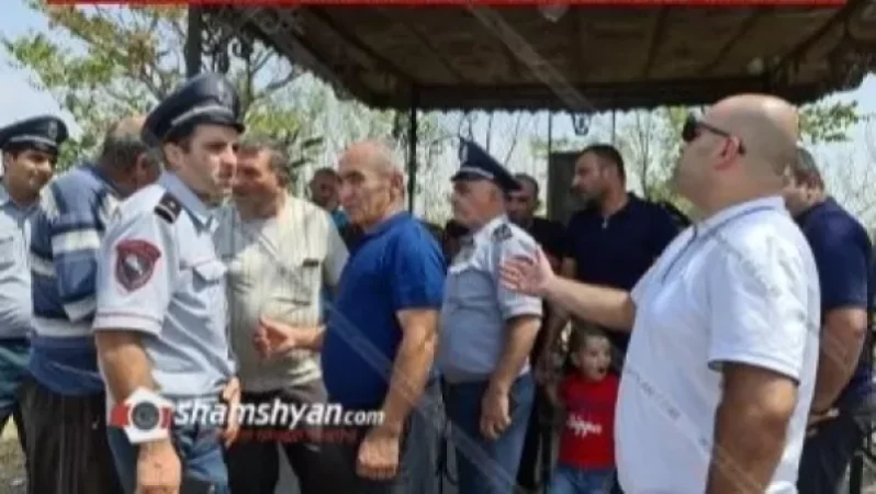 Արմավիրցիները փակել են Երևան-Աշտարակ ավտոճանապարհը․ ոռոգման ջրի խնդիր ունեն