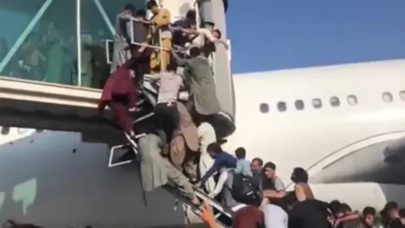 US Embassy in Kabul Announces Inability to Provide Safe Transport to Airport