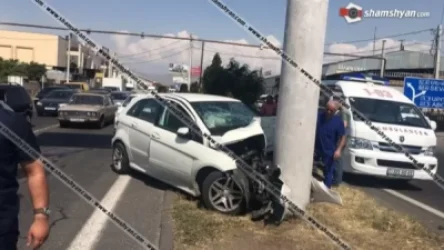 Կոտայքի մարզում Mercedes-ը բախվել է գովազդային երկաթյա սյանը․ պապը, տատը և 2 թոռները տեղափոխվել են հիվանդանոց