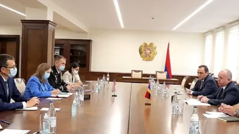 Արշակ Կարապետյանն ԱՄՆ դեսպանին ներկայացրել է Հայաստանի սահմաններին տիրող իրավիճակը