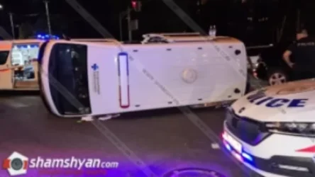 Երևանում բախվել են հիվանդ տեղափոխող շտապօգնության Nissan-ն ու Mercedes-ը. 8 հոգի տեղափոխվել է հիվանդանոցներ