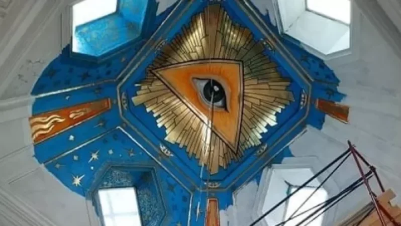 «Խնդիրը» աչքն էր․ աչքն էլ հանեցին, ունքն էլ հետը. որմնանկարների վրա սպիտակ ներկ են քսում