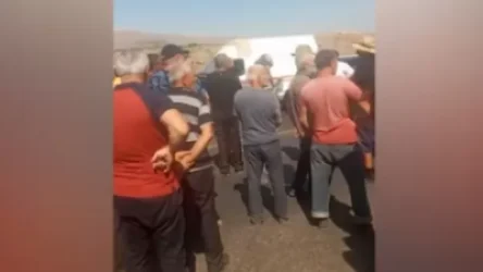 Ուջանի խաղողագործները փակել են Երևան-Աշտարակ մայրուղին