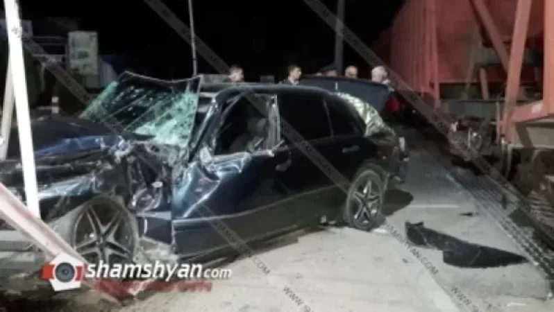 Արտակարգ դեպք Լոռու մարզում. բախվել են Mercedes-ն ու բեռնատար էլեկտրագնացքը․ կան տուժածներ