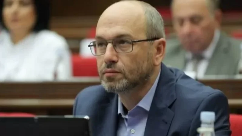 Ցինիզմ ու սրբապղծություն է պատերազմի առաջին տարելիցից վեց օր առաջ գունագեղ համերգի կազմակերպումը. Նազարյան