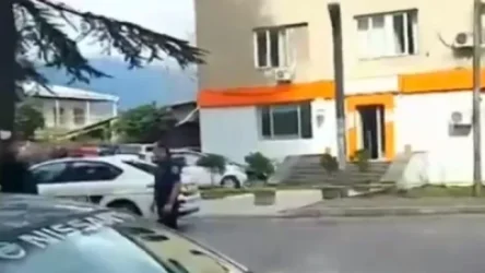 ՏԵՍԱՆՅՈՒԹ. Զինված անձը 15 մարդու պատանդ է վերցրել Վրաստանի բանկերից մեկում