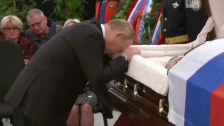 ՏԵՍԱՆՅՈՒԹ․ Վերջին հրաժեշտ գործընկերոջը․ Պուտինը հուզվել է Զինիչևի հրաժեշտի արարողությանը