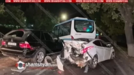 ԱՄՆ դեսպանատան մոտ բախվել են BMW X5-ը, Hyundai Elantra-ն, Nissan-ն ու թիվ 24 երթուղին սպասարկող միկրոավտոբուսը. կան վիրավորներ