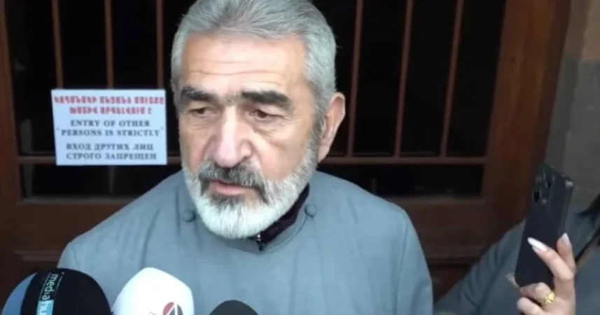 Վայոց ձորի թեմի առաջնորդը չի կարողացել «շատ ճոխ ջիպ» գնել. հիմա Jaguar է վարում