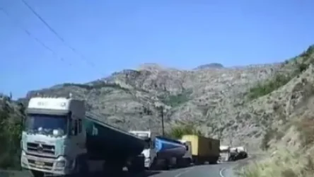 ՏԵՍԱՆՅՈՒԹ․ Իրանական մի քանի տասնյակ բեռնատարներ կանգնել-մնացել են Սիսիանի մոտ․ Sputnik Արմենիա