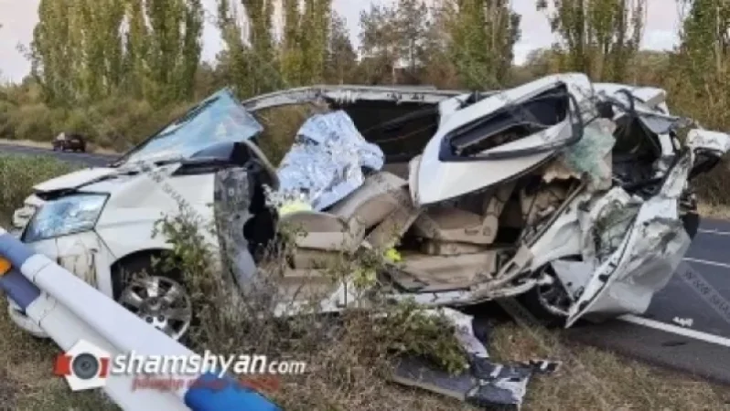 Պարեկային ծառայության 31-ամյա պարեկը Toyota Alphard-ով բախվել է ԶԻԼ-ին, իսկ հետո՝ երկաթե արգելապատնեշին. վարորդը տեղում մահացել է, կա վիրավոր