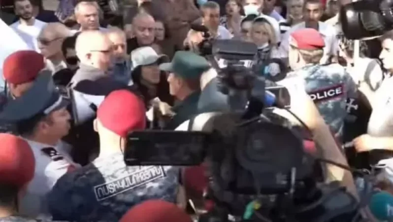 Շառլ Ազնավուրի հրապարակից բերման է ենթարկվել 21 քաղաքացի. ՀՀ Ոստիկանություն