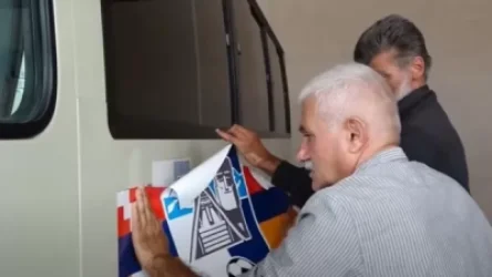 Արցախի պատանի ֆուտբոլիստների ավտոբուսի քերված դրոշը փոխարինվել է նորով