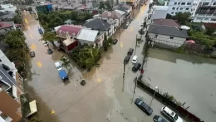 Լուսանկարներ․ Բաթում քաղաքի փողոցները հեղեղվել են հորդառատ անձրևի պատճառով