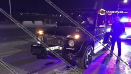 Ոստիկանության կրթահամալիրի դիմաց, «յաշիկը» բախվել է բաժանարար գոտում տեղադրված բետոնե արգելապատնեշին