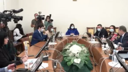 ՏԵՍԱՆՅՈՒԹ․ Ինչո՞ւ եք դիմակ կրում․ որքան գիտեմ՝ պատվաստված եք․ Արա Զոհրաբյանը՝ նախարարին