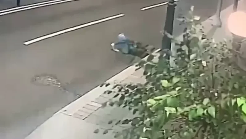 Video: 70-Year-Old Pensioner Fights Off Robber to Recover Stolen Bag