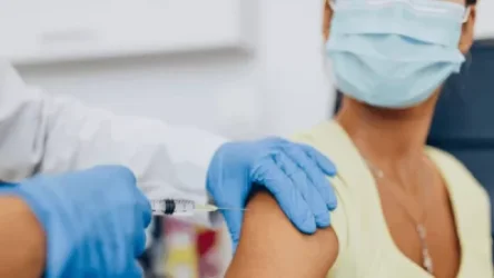 Կորոնավիրուսի դեմ վաղ կրկնակի պատվաստումը կարող է հանգեցնել կողմնակի բարդությունների. The Lancet