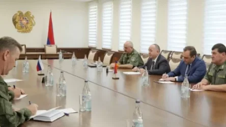 Արշակ Կարապետյանն ընդունել է  Ռուստամ Մուրադովին