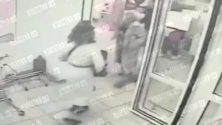 ՏԵՍԱՆՅՈՒԹ. Մոսկվայում կնոջ հագուստով տղամարդը կացնով հարվածել է խանութի այցելուներին. կան տուժածներ
