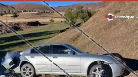 Խոշոր ավտովթար Շիրակի մարզում. բախվել են Nissan X-Trail-ն ու Nissan Skyline-ը. Nissan-ներից մեկը հայտնվել է ձորակում