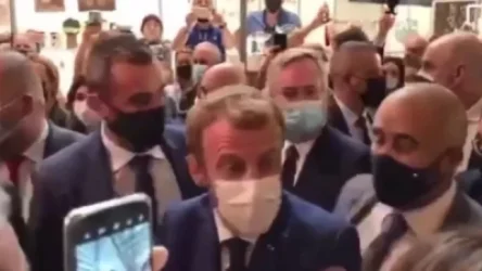 ՏԵՍԱՆՅՈՒԹ. Մակրոնի վրա հավկիթ են նետել. տղամարդուն ձերբակալել են