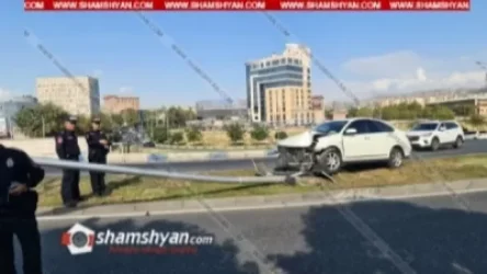 Nissan Bluebird-ը բախվել է երկաթյա էլեկտրասյանը, տապալել այն, վիրավոր երեխան տեղափոխվել է «Սուրբ Աստվածամայր» բժշկական կենտրոն