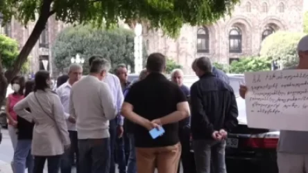 Բողոքի ակցիա կառավարության դիմաց․ Ո՞նց եղավ, որ 15 հազարանոց թեստը դարձավ 5000 դրամ