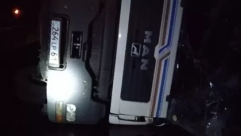 MAN բեռնատարը կողաշրջվել և վնասել է երկաթուղային ենթակառուցվածքը. Վրաստանի հետ հաղորդակցությունն ընդհատվել է 4,5 ժամով